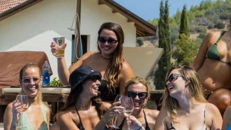 "Io in vacanza con cinque donne. Ecco com'è andata a finire"
