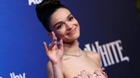 Rachel Zegler zoent met danser bij concert Sabrina Carpenter in Londen