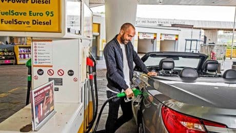 Waarom automobilisten vanaf morgen goedkoper kunnen tanken: ’Soort dubbelslag’