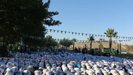 Hizbullah bağlantılı Peygamber Sevdalıları Vakfı çocuklara meydanda namaz kıldırdı