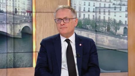 "Il n'y a évidemment pas assez de garde-fous": Philippe Juvin s'alarme des "critères" du texte sur l'aide à mourir