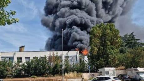 Fumo e fiamme all'università. Paura a Viterbo: "Chiudete le finestre"