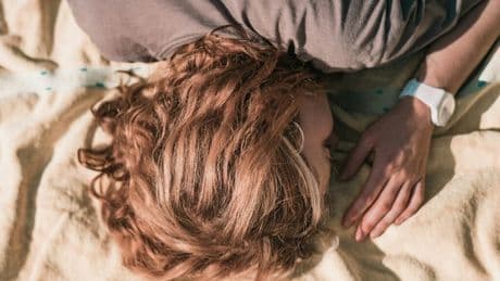 Infierno de día, purgatorio de noche: los hábitos y trucos para dormir bajo una ola de calor extrema