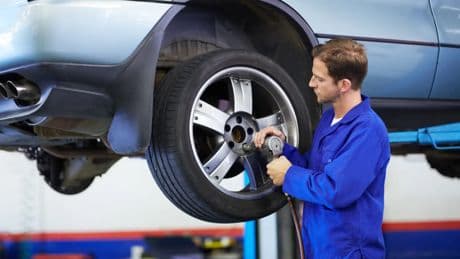 Lo que pocos saben sobre los neumáticos nuevos: ¿dónde los colocamos?