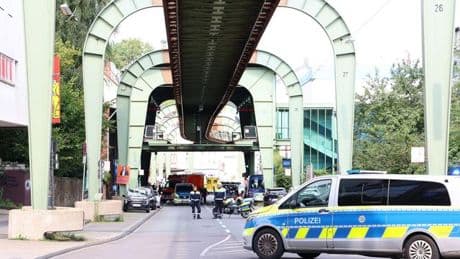 Bedrohungslage: Ein Verletzter nach Schussabgabe durch Polizei in Wuppertal