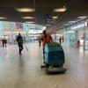 Kampf gegen Grafitti und Kaugummis : Deutsche Bahn macht Frühjahrsputz in Berliner Bahnhöfen