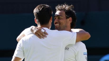 Fognini in lacrime, &quot;S&igrave;, ho pianto&quot;. Alcaraz lo omaggia: Wimbledon ti merita ancora