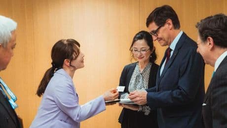 Illa alienta la conexión Barcelona-Tokio en su primer día de viaje a Japón