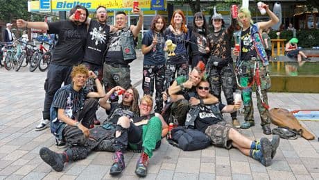 Mitten in den Sommerferien! - Punker fallen wieder auf Sylt ein