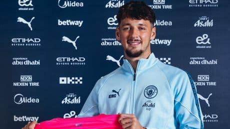 Manchester City, James Trafford'ı renklerine bağladı