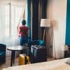 Wéér een rel rond rood-wit-blauwe ‘trots’ Booking.com: wanneer is krediet op?