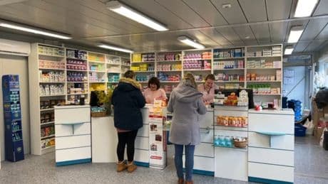 Bayrou veut "responsabiliser les patients" sur les médicaments: les associations de patients lui répondent de s'en prendre aux médecins