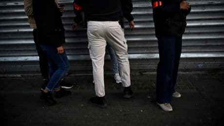 Contrôles d'identité, fouilles, palpations: une enquête du Défenseur des droits révèle que les jeunes hommes racisés sont surcontrôlés