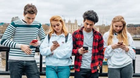 Großbritannien: Streit um neue Altersprüfungen bei Pornhub, Reddit, Spotify