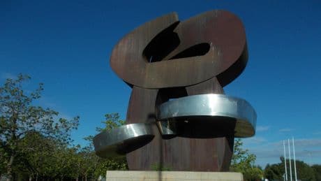 El vilipendiado monumento a la paz entre Israel y Palestina erigido en Madrid
