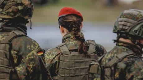 Nach Äußerung von Friedrich Merz: Die Linke spricht sich gegen mögliche Wehrpflicht für Frauen aus