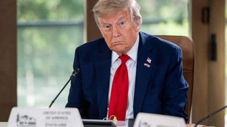 Trump: "No vamos a matar al ayatolá Jameneí, al menos por ahora"