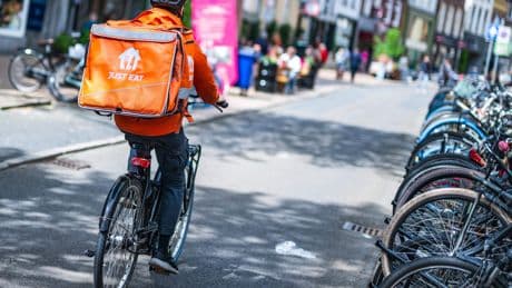 Opnieuw minder bestellingen voor moederbedrijf Thuisbezorgd