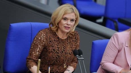 Julia Klöckner wirft Linken-Politikerin aus dem Bundestag