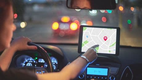 Wir wissen nicht mehr wie spät es ist – Autos drohen daher in Mauern zu fahren