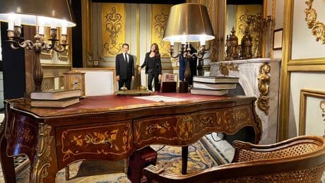 Au musée Grévin, le vol de la statue de Macron sonne-t-il la fin des hommes politiques en cire ?