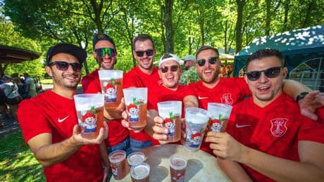 ZDF-Fernsehgarten-Fans genervt - Sauf-Touristen feiern in Mainz wie auf Malle