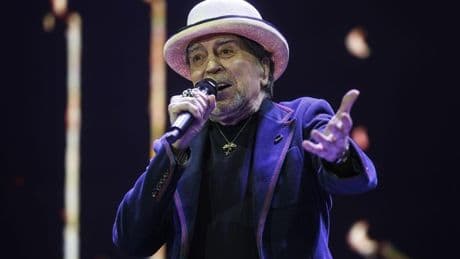 Joaquín Sabina inicia su adiós llenando de bombines el Madrid Arena