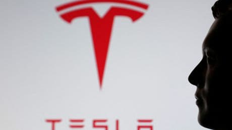 Tesla entra en zona de turbulencias: los analistas recortan su previsión y Musk avisa de un año duro