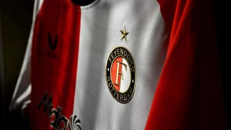 Man in Amsterdam mishandeld, waarschijnlijk om Feyenoord-shirt