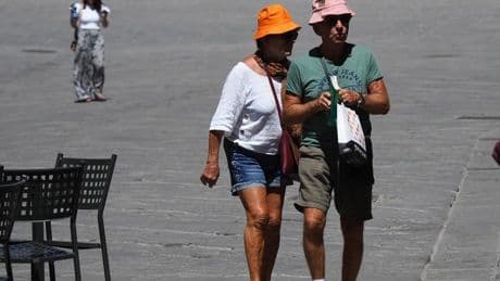 Meteo Ferragosto, allerta afa in Italia: bollino rosso in 16 città (già da giovedì 14). Le previsioni per il weekend