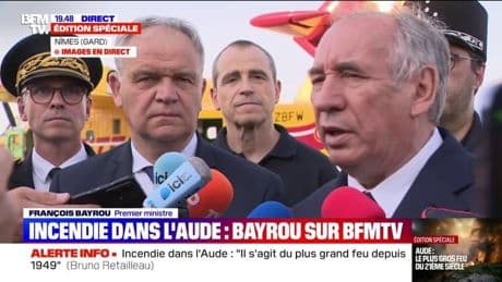 Incendie dans l'Aude: François Bayrou déplore "un évènement impressionnant et très grave", depuis la base de Sécurité civile de Nîmes