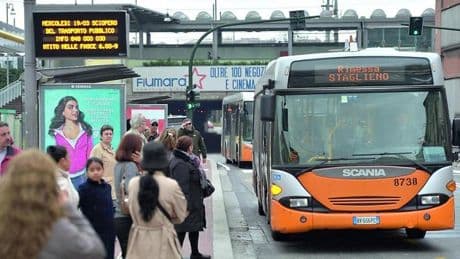 Mobilità a Genova, nuova strategia. L’assessore Robotti: “Bus gratis? Priorità ai fragili. Basta nuovi parcheggi in centro, le zone pedonali non sono il male”