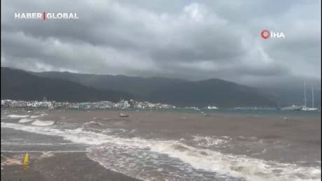 Marmaris’te fırtına çıktı