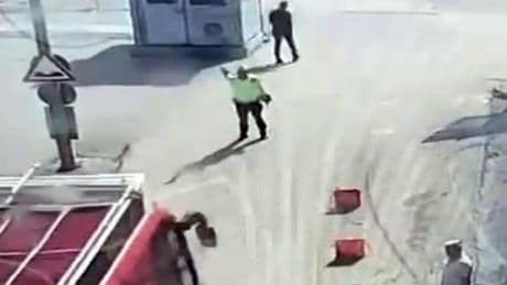 Aracı polisin üzerine sürmüştü! CHP otobüsünün şoförünün cezası belli oldu