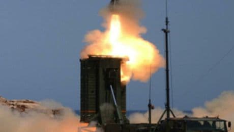 Usa, accordo da 3,5 miliardi per i missili AIM-120. Cosa sono e perché sono richiesti: da una forte esplosività fino al sistema di guida a inerzia