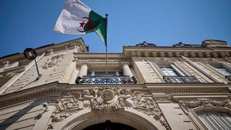 Les Algériens détenteurs de passeports diplomatiques devront désormais détenir un visa pour entrer en France