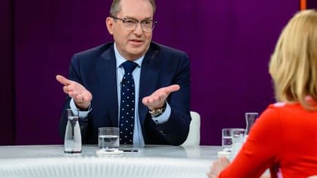 Maybrit Illner: „Bringen Sie hier nicht so eine Schärfe rein“