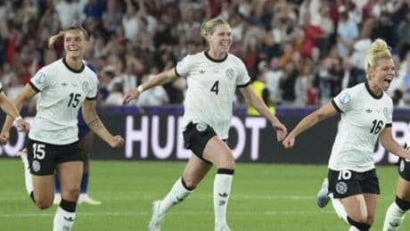 Kadınlar EURO 2025'te ilk finalist İngiltere!