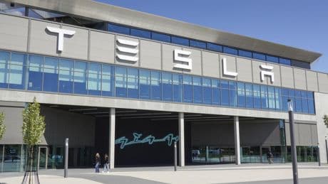 Tesla : les ventes en Europe divisées par deux, les constructeurs chinois progressent