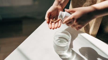 Die Uhrzeit entscheidet: Wann Vitamine am besten wirken – und wann nicht