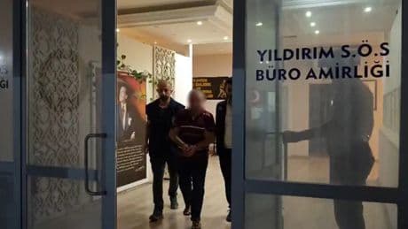 Pazarcı şüpheliye operasyon: Aracından ve evinden sahte içki çıktı