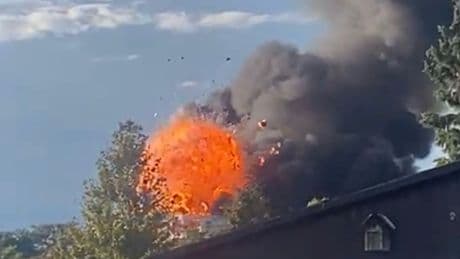 Großer Feuerwehr-Einsatz - Brand auf Baustelle – Gasflaschen explodieren!