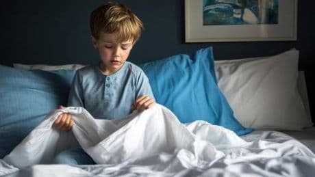 Pipì a letto disturbo ignorato in 60% casi, pediatri 'incide su sviluppo'