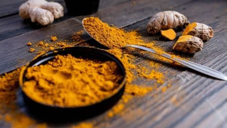 La especia aromática y medicinal que reduce la inflamación, protege las articulaciones y mejora la digestión de forma natural