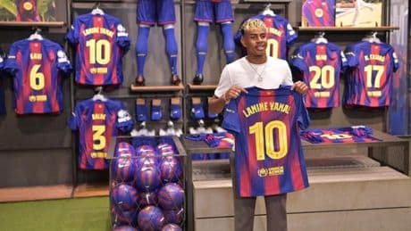 Lamine Yamal ya es el '10' del Barça: “Se lo debo todo a mi abuela”