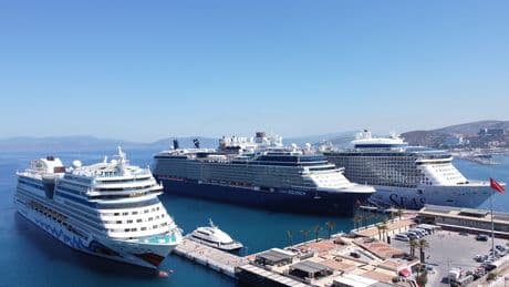 "Yüzen oteller", Kuşadası'na 9 bin 350 turist getirdi
