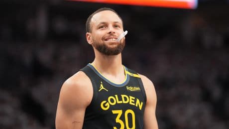 NBA : Stephen Curry souffre d’une entorse de la cuisse gauche et sera absent au moins une semaine