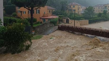 Allerta meteo gialla per temporali giovedì 22 maggio. Mareggiata sulle coste del Levante | Le previsioni