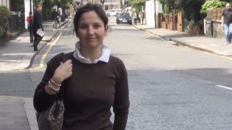 La mano sul viso e il dna "ignoto" nella bocca. Perché la procura cerca un terzo uomo