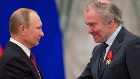 Premios Nobel e intelectuales piden vetar en Italia a director de orquesta ruso Gergiev por su afinidad con Vladimir Putin